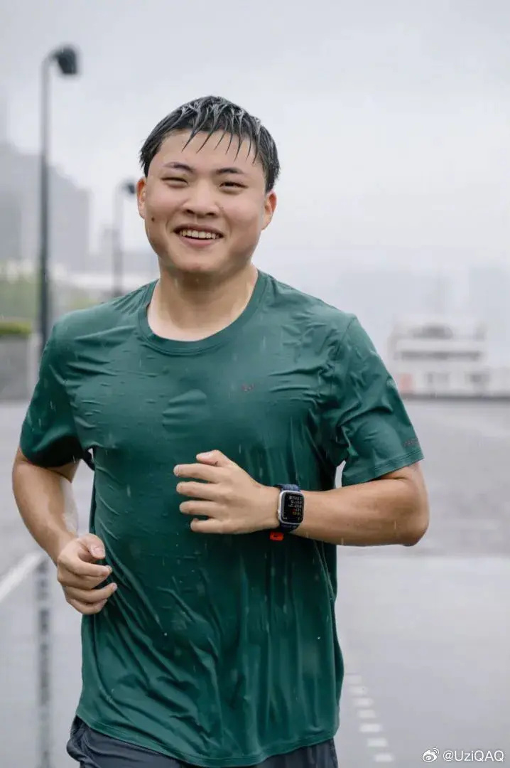 Uzi官方宣布夺冠新规，勇士引发争议！(uzi为什么没夺冠)