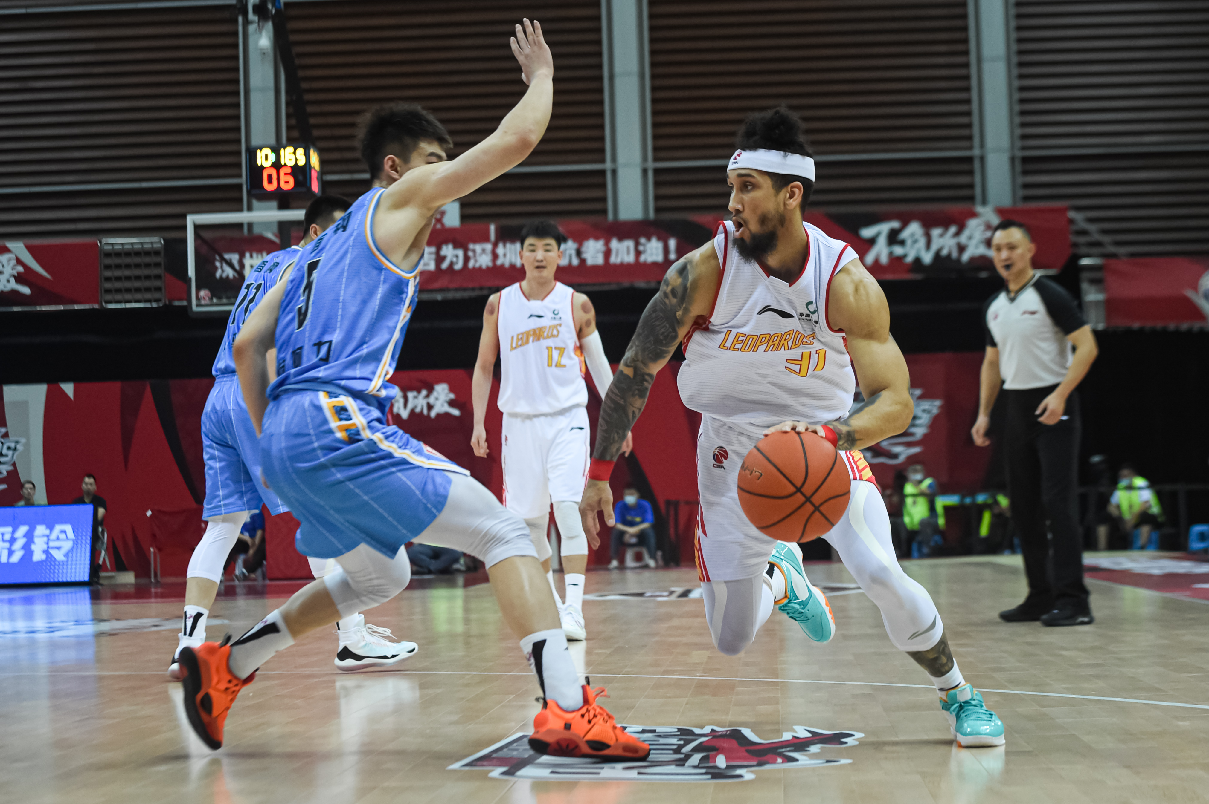 包含山东男篮迎CBA季后赛关键赛，窗口期远射贴柱，赛场秩序良好，球队文化再被提及的词条