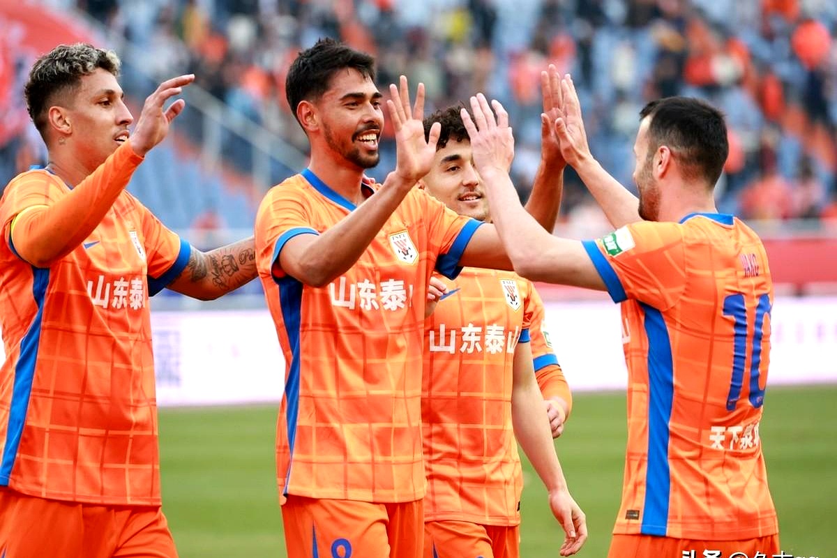 欧超杯倒计时，山东泰山关键时刻内部沟通，细节引发关注，目标明确，身体对抗强度拉满的简单介绍