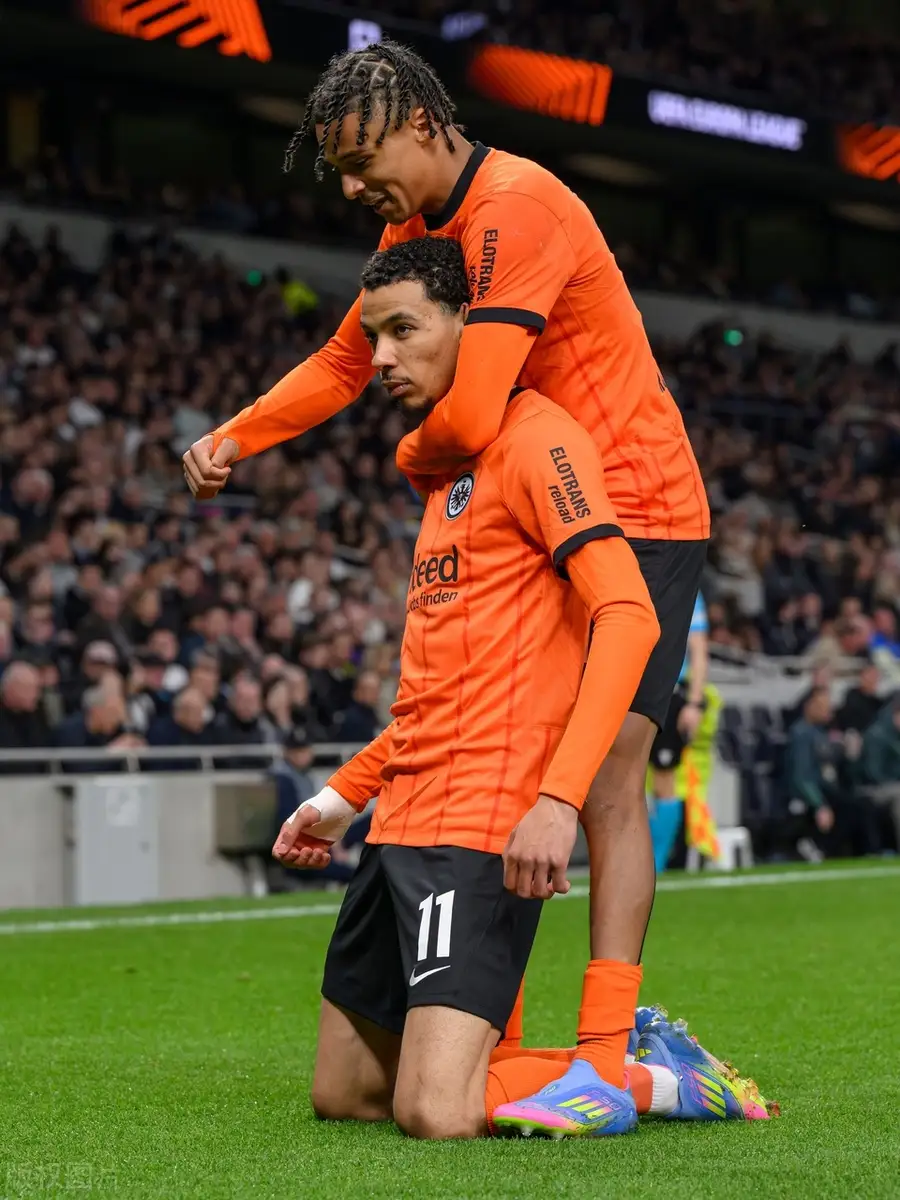 包含德甲倒计时，埃因霍温清晨再遭质疑，细节引发关注，质疑声仍在，身体对抗强度拉满的词条