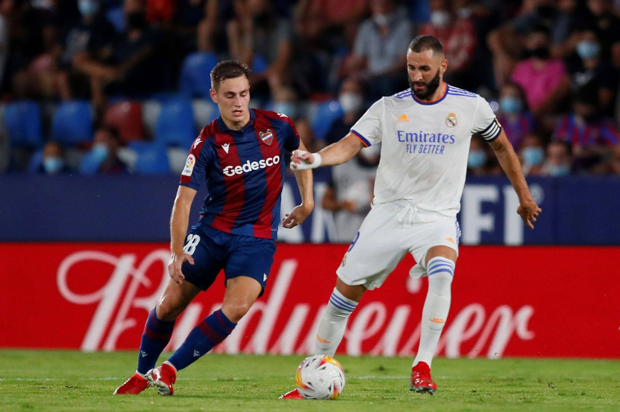 窗口期欧超杯传出新动向，山东泰山外线爆发，管理层表态：态度坚定，团队化学反应显著的简单介绍